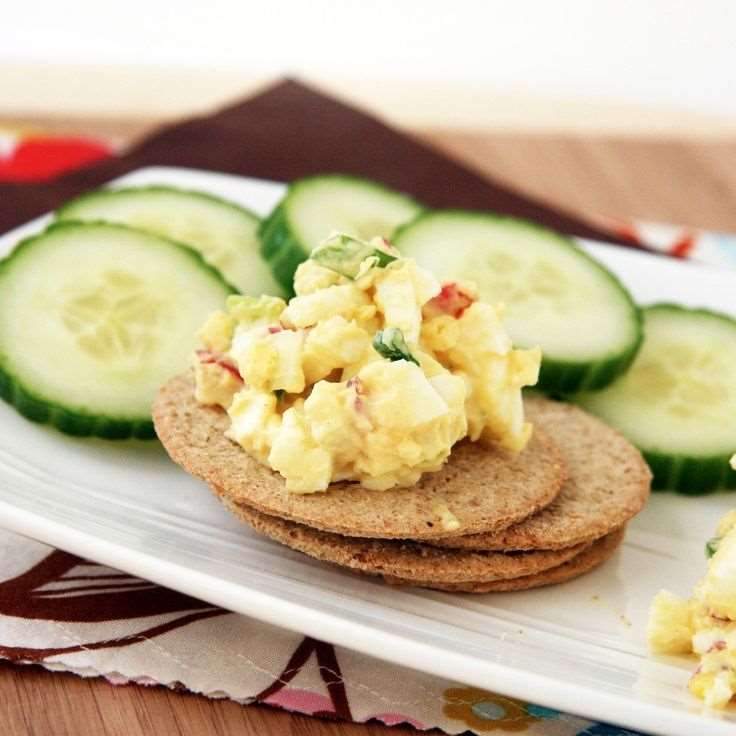Low FODMAP Egg Salad with Crackers Recipe