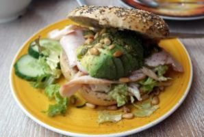 Low FODMAP Herb Roasted Chicken Avocado Sandwich Recipe