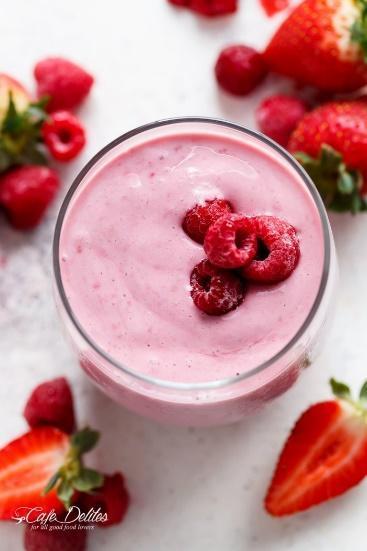 Low FODMAP Strawberry Raspberry Cheesecake Smoothie Recipe