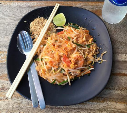 Low FODMAP Chicken and Shrimp Pad Thai Recipe - casa de sante