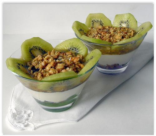 Low FODMAP Kiwi Granola Parfait Recipe - casa de sante