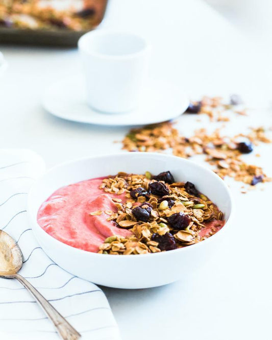 Low FODMAP Strawberry ‘Nice-Cream’ Turmeric Granola Bowl Recipe - casa de sante